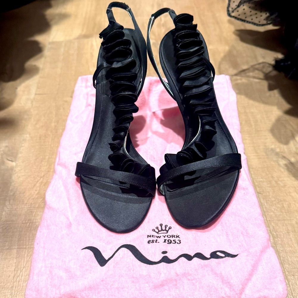 Women’s black ruffle Nina heels size 9.5
Dust bag included
